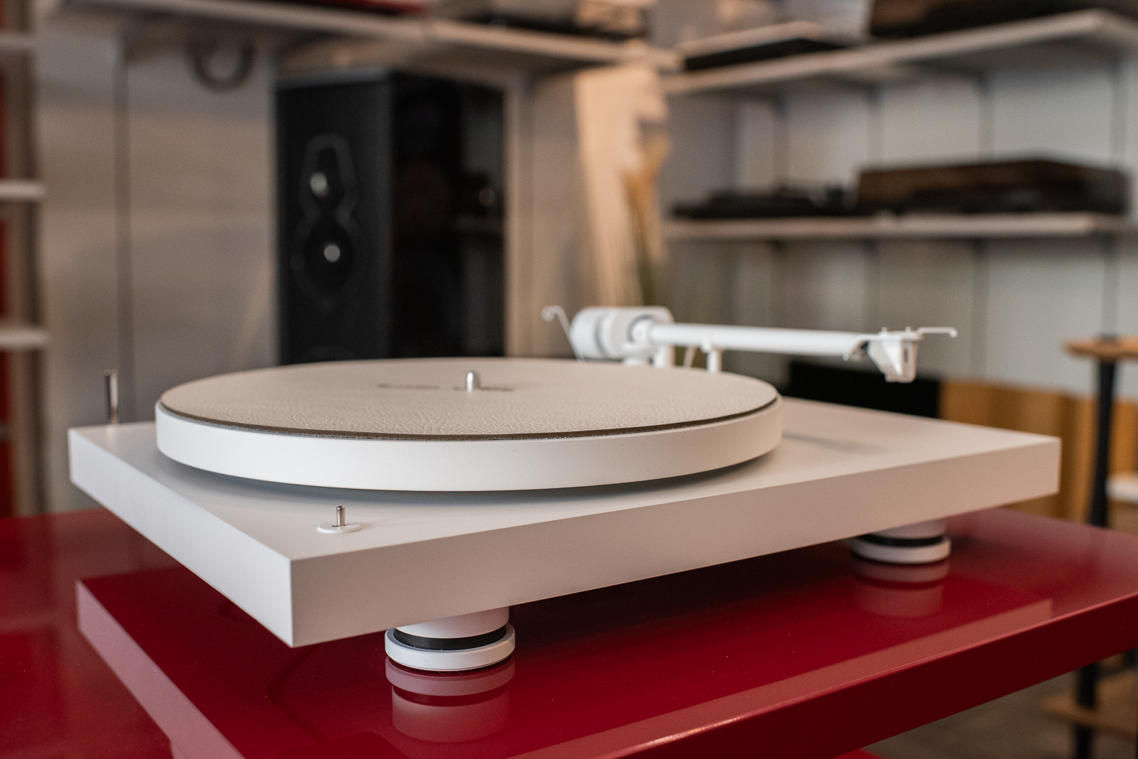 Pro-Ject  Debut Pro White Edition